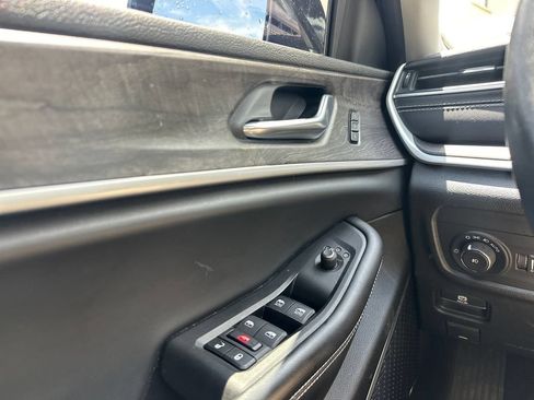 Used 2022 Jeep Grand Cherokee Limited AWD/4WD image 32