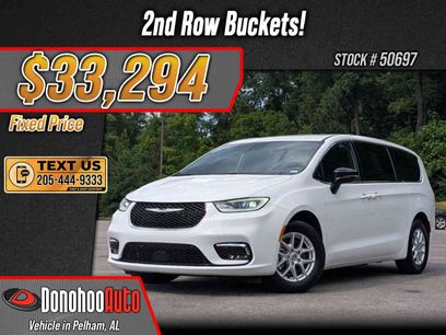 Used 2025 Chrysler Pacifica Select