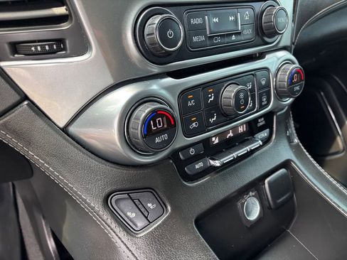 Used 2019 Chevrolet Tahoe LT w/ Luxury Package RWD image 15