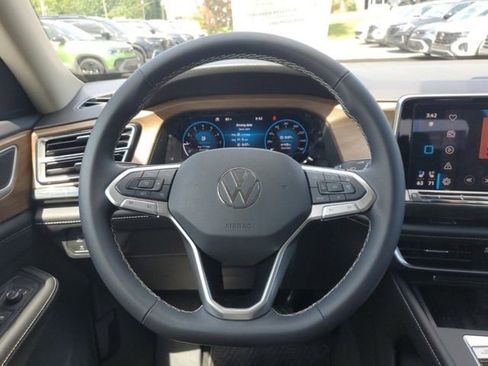 Certified 2025 Volkswagen Atlas SE FWD image 25
