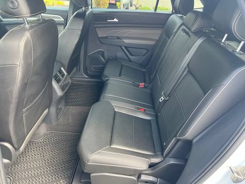 Used 2023 Volkswagen Atlas Cross Sport SE w/ Black Wheel Package AWD/4WD image 17