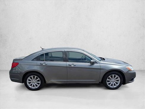 Used 2012 Chrysler 200 Touring FWD image 4
