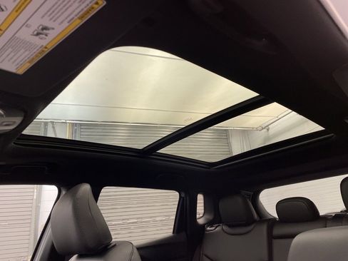 New 2025 Jeep Compass Latitude w/ Sun & Sound Group image 13