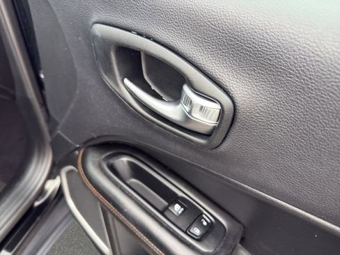 Used 2017 Jeep Compass Limited image 16