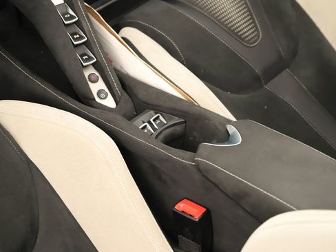 Used 2024 McLaren 750S Spider RWD image 18