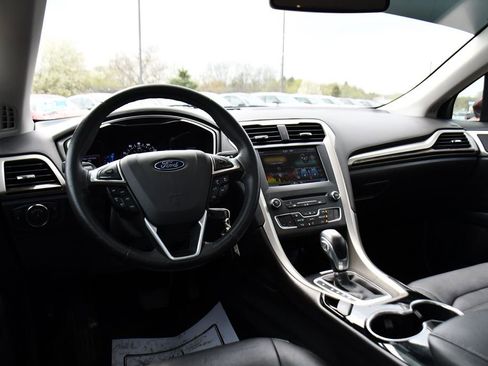 Used 2016 Ford Fusion SE w/ Equipment Group 202A FWD image 12
