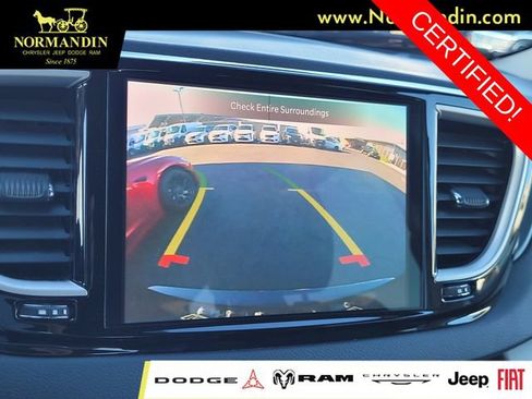 Certified 2023 Chrysler Pacifica Touring-L FWD image 10