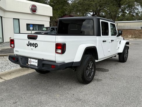 Used 2024 Jeep Gladiator Sport image 5