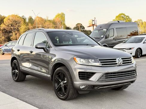 Used 2017 Volkswagen Touareg Wolfsburg Edition image 7