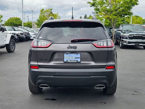 Used 2019 Jeep Cherokee Latitude Plus AWD/4WD image 5