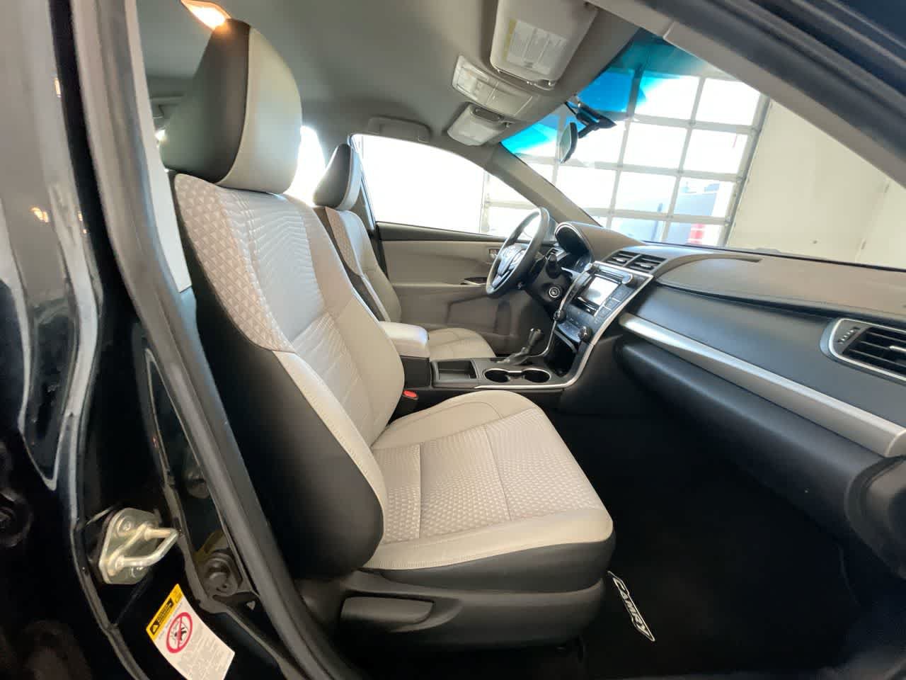 Used 2015 Toyota Camry SE FWD image 23