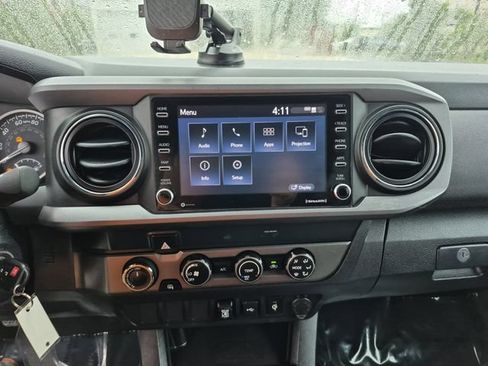 Used 2020 Toyota Tacoma TRD Sport AWD/4WD image 15