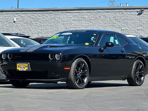 Used 2018 Dodge Challenger SXT w/ Blacktop Package image 11