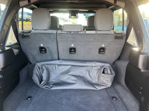 Used 2025 Jeep Wrangler Unlimited Sahara AWD/4WD image 43