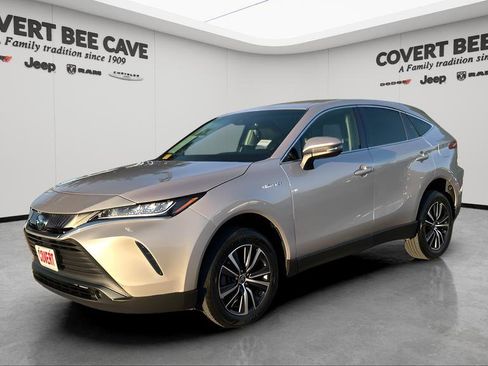 Used 2021 Toyota Venza Limited image 3