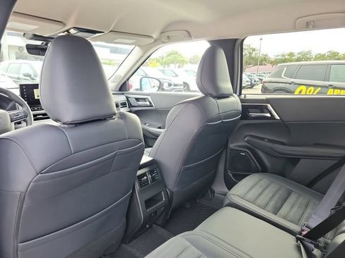 New 2026 Mitsubishi Outlander SE FWD image 14