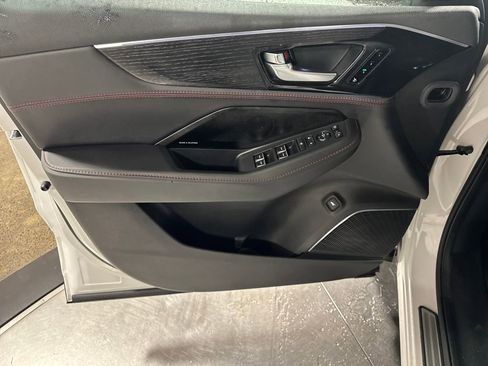 Used 2025 Acura MDX Type S image 25