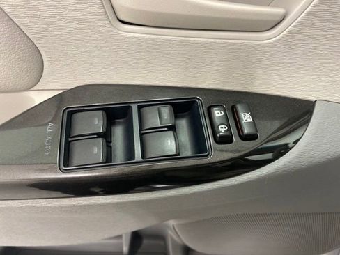 Used 2012 Toyota Sienna LE image 23