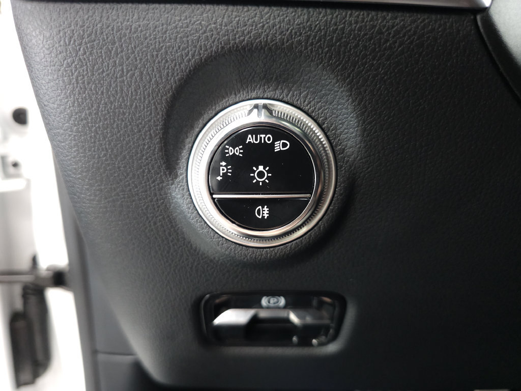 Certified 2026 Mercedes-Benz C 300 4MATIC Sedan image 9