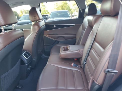 Used 2019 Kia Sorento SX w/ SX Touring Package FWD image 11