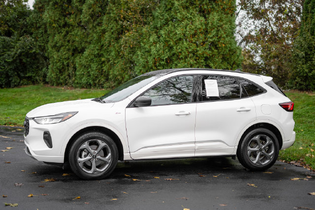 Used 2024 Ford Escape ST-Line w/ Tech Pack #1 AWD/4WD image 8