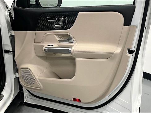 Used 2025 Mercedes-Benz GLB 250 GLB 250 image 22