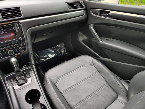 Used 2017 Volkswagen Passat 1.8T R-Line image 17
