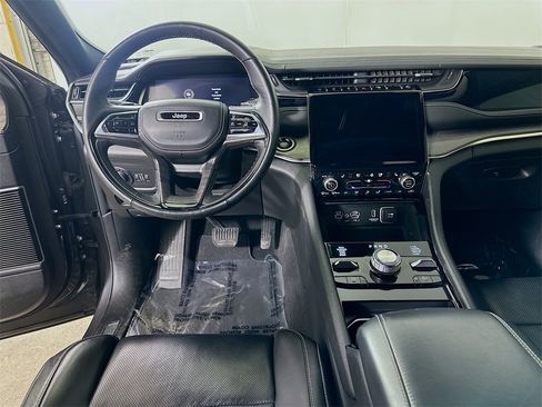 Used 2022 Jeep Grand Cherokee Overland w/ Adv Protech Group III image 17