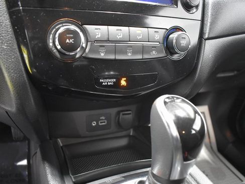 Used 2020 Nissan Rogue S image 20