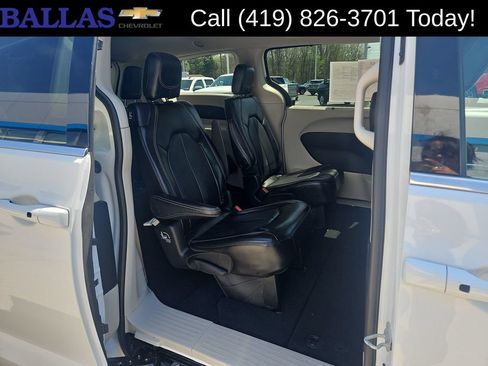 Used 2024 Chrysler Pacifica Touring-L FWD image 28