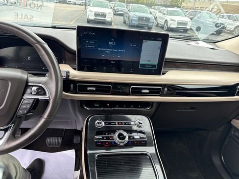 Used 2023 Lincoln Nautilus Reserve image 22