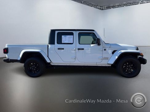 Used 2023 Jeep Gladiator Overland image 3
