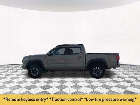 Used 2016 Toyota Tacoma TRD Off-Road image 2