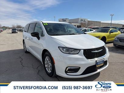 Used 2024 Chrysler Pacifica Touring-L
