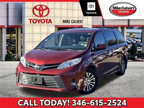 Used 2020 Toyota Sienna XLE image 1