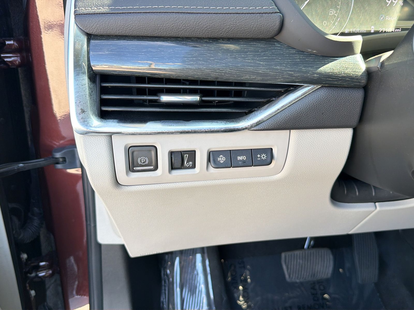 Used 2023 Cadillac XT4 Premium Luxury w/ Technology Package FWD image 21