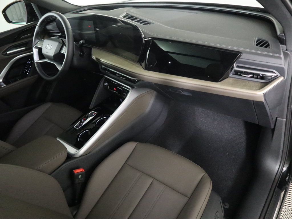 Used 2025 Audi Q5 Premium w/ Premium Plus AWD/4WD image 19