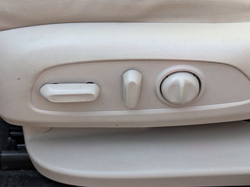 Used 2020 Buick Enclave Essence FWD image 20