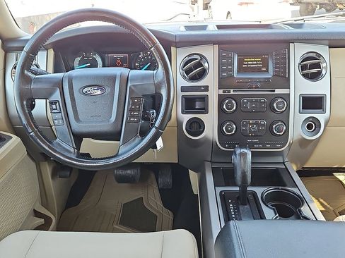 Used 2017 Ford Expedition XLT RWD image 17