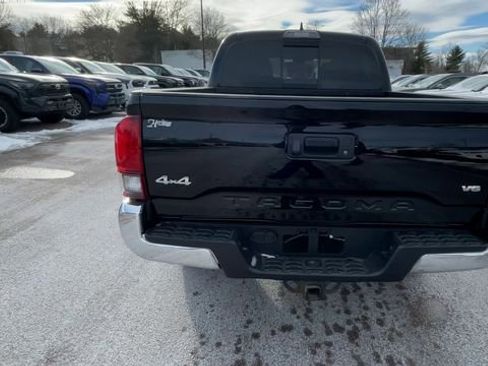 Certified 2018 Toyota Tacoma SR5 image 3