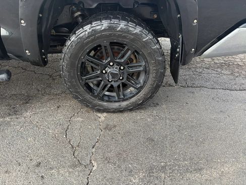 Used 2018 Toyota Tundra SR5 w/ SR5 Upgrade Package AWD/4WD image 12