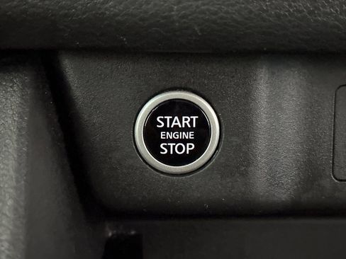 Used 2022 Nissan Rogue S FWD image 19