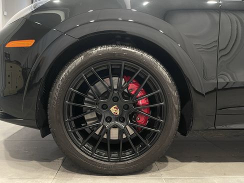 Used 2023 Porsche Cayenne GTS image 8