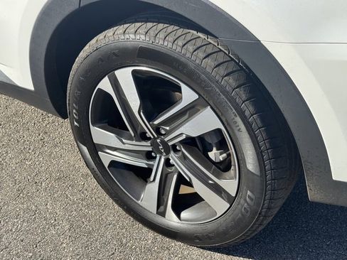 Certified 2022 Kia Sorento SX image 8