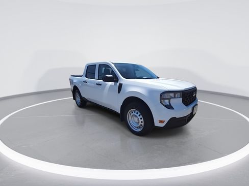 Used 2025 Ford Maverick XL w/ Equipment Group 102A AWD/4WD image 2