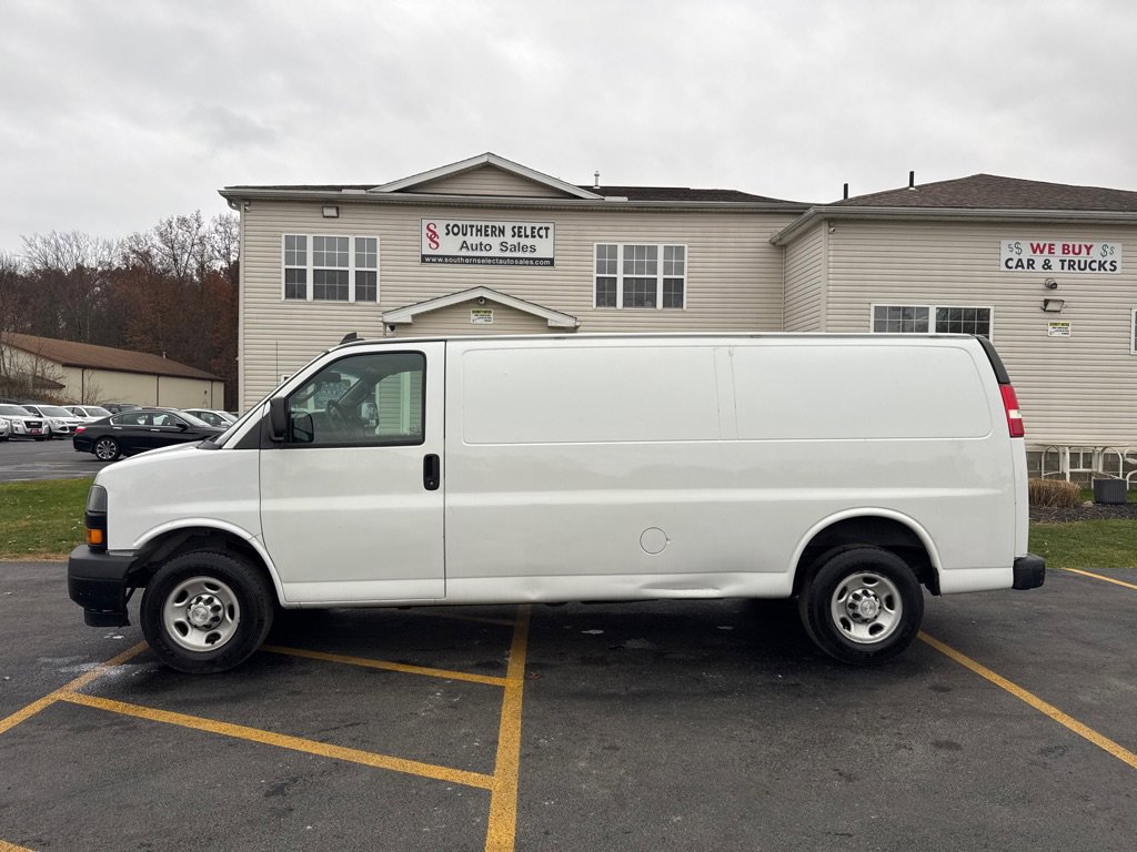 Used 2018 Chevrolet Express 2500 Extended RWD image 1