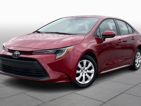 Used 2026 Toyota Corolla LE image 2