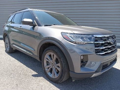Certified 2025 Ford Explorer Active w/ Active Comfort Package AWD/4WD image 1