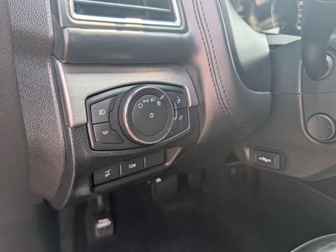 Used 2018 Ford Explorer Platinum AWD/4WD image 27