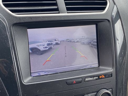 Used 2018 Ford Explorer XLT image 7